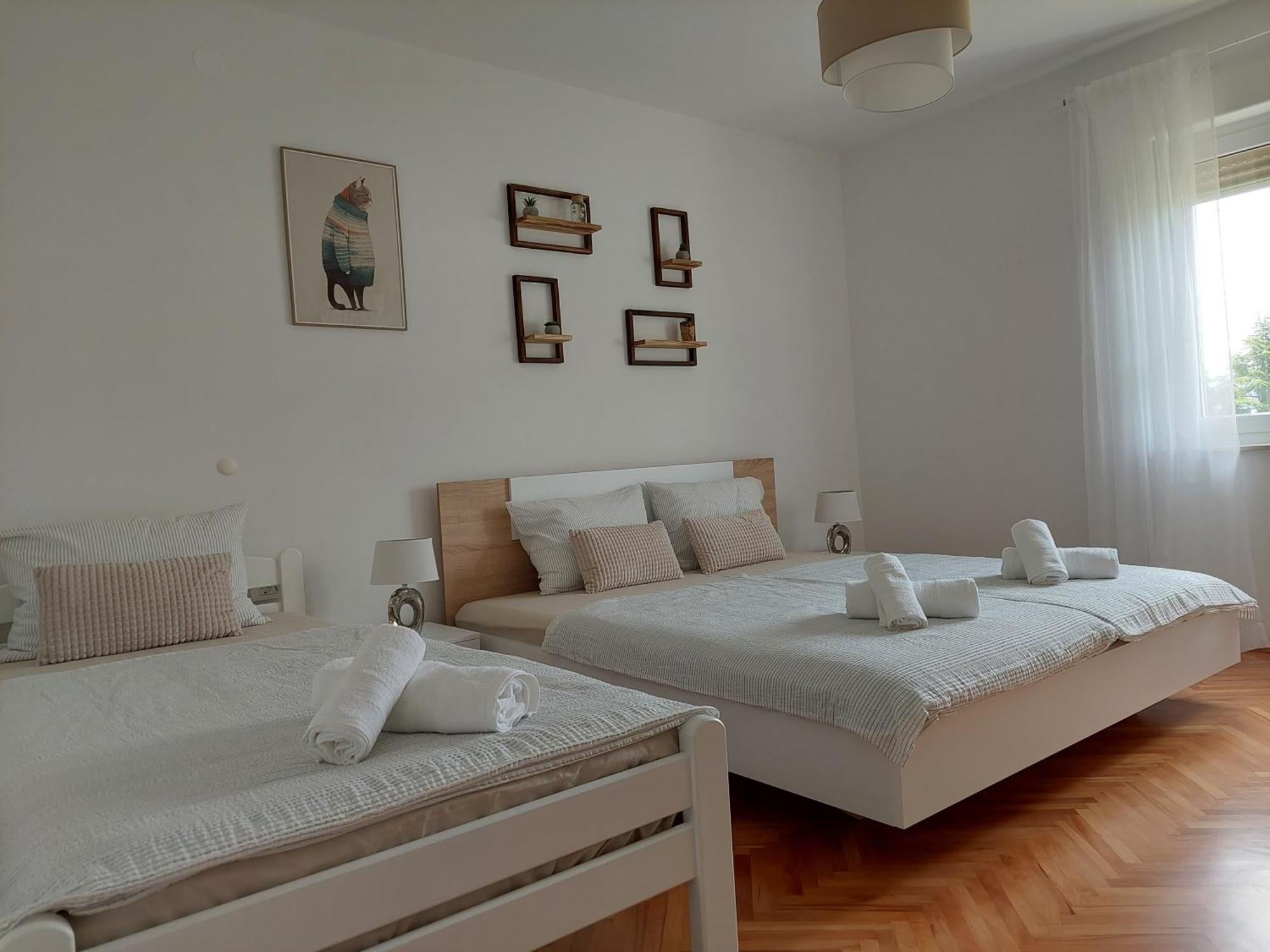 Park And Sunny Terrace Apartment
