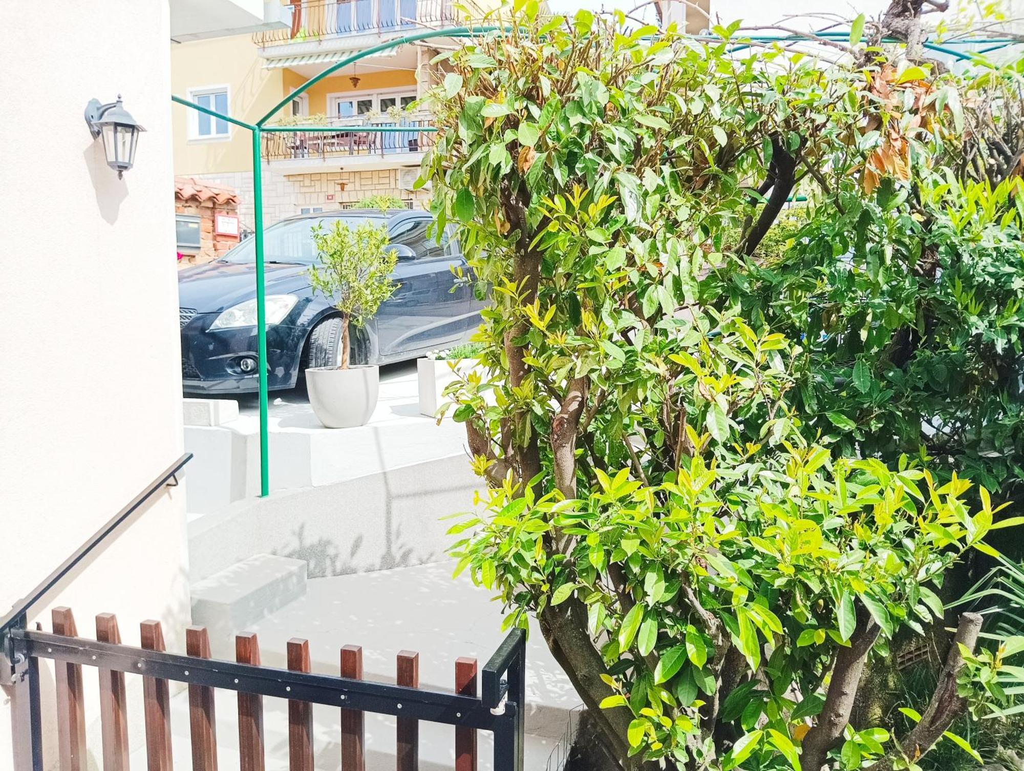 Park And Sunny Terrace Apartment Ankaran